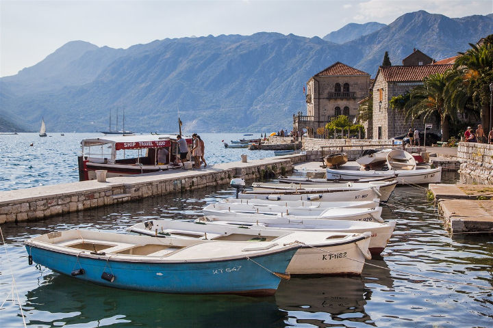 bateaux à Perast au Monténégro