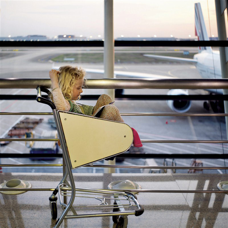 enfant dans un aéroport