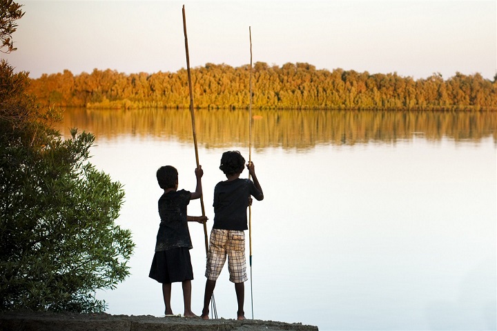 enfants dans la Péninsule de Dampier