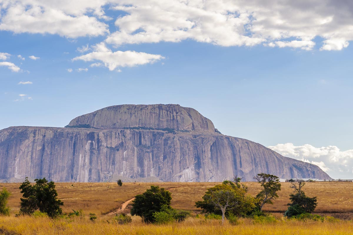 Montagne et route à Madagascar