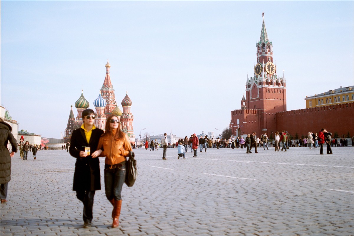 couple sur la place rouge de Moscou