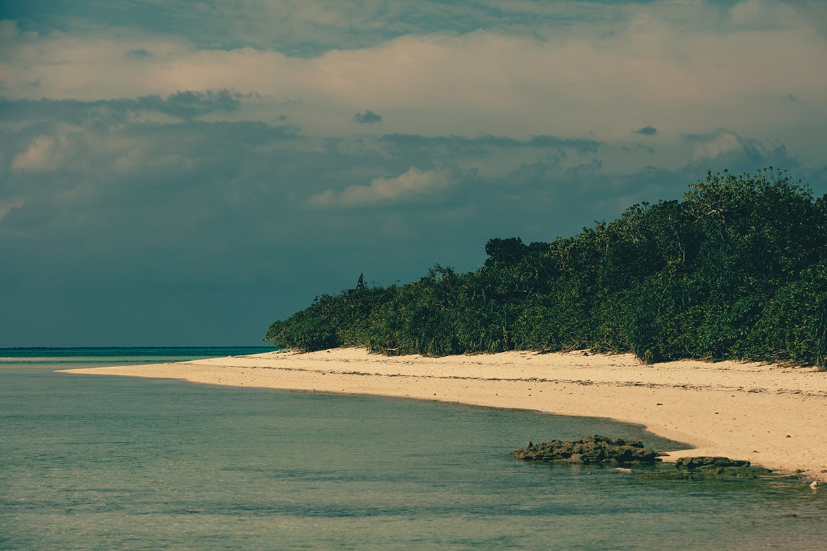 Plage à Taketomi dans la préfecture d'Okinawa