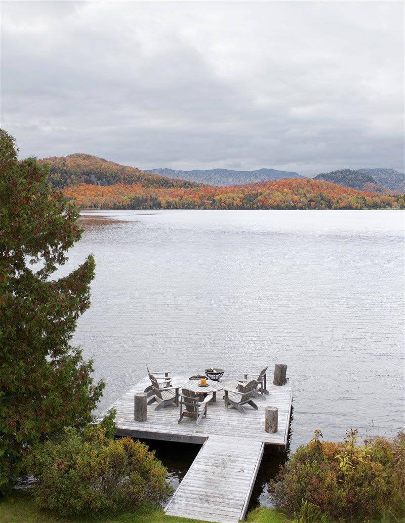 Ponton sur un lac de Mauricie