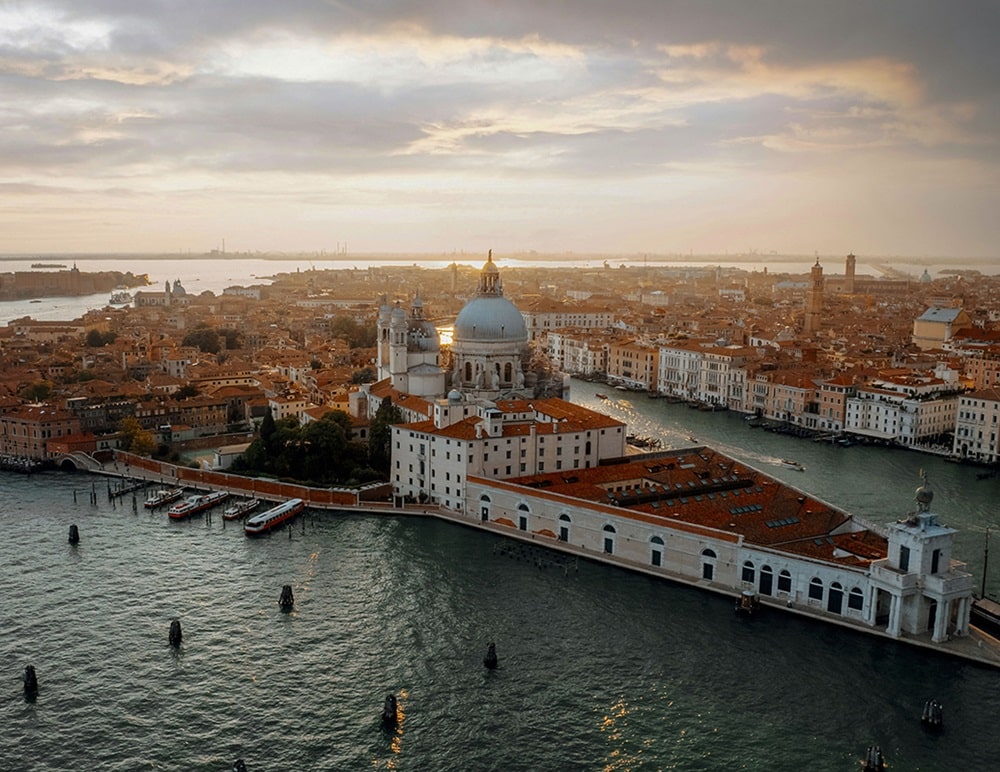 Vue sur la Punta della Dogana à Venise