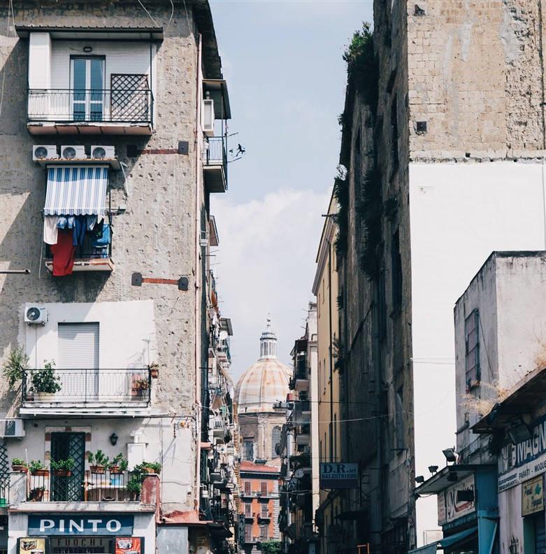 Tranches de vie napolitaine